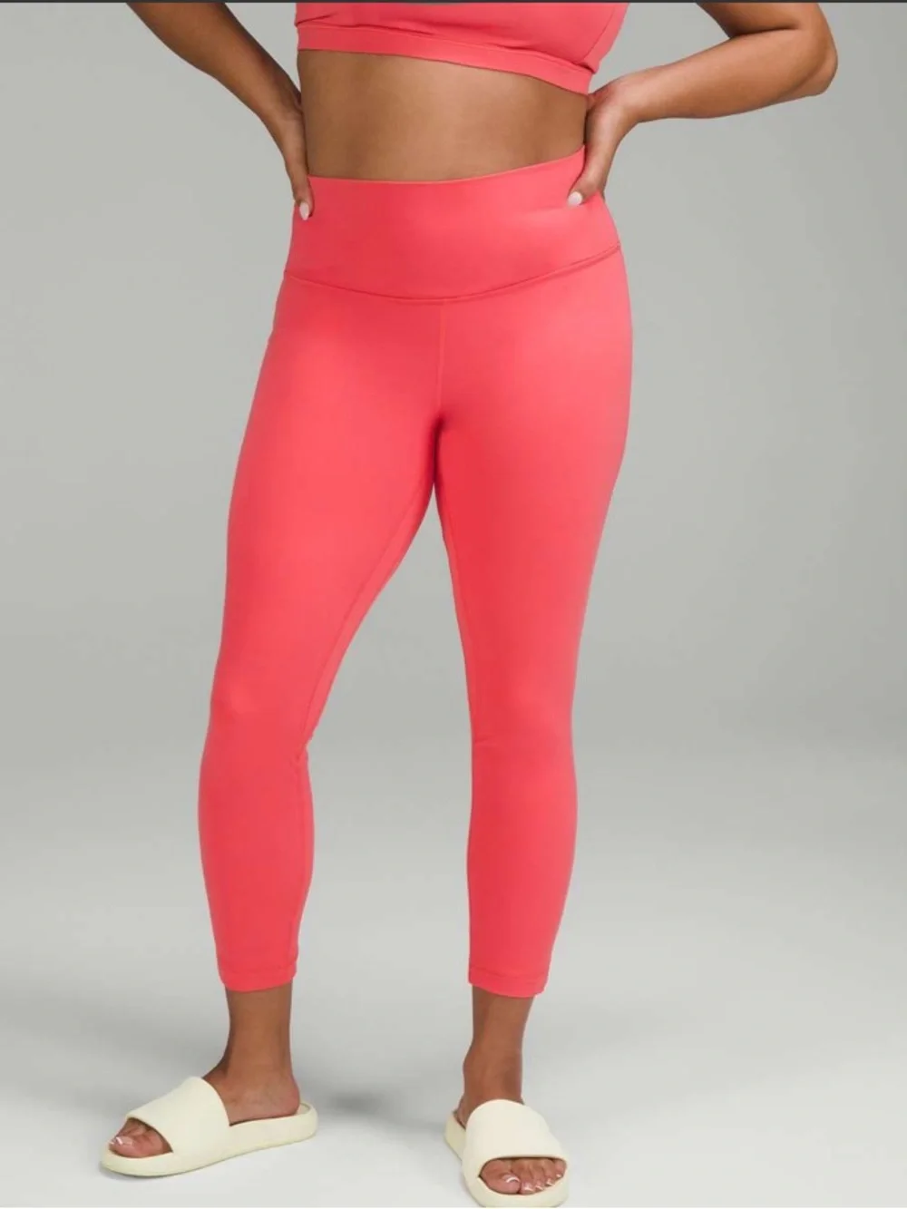 Great condition Lululemon Raspberry Align Set. Size Top 8 / Bottom 4